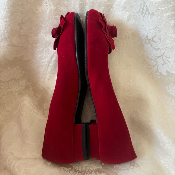 NWOT Lalla Red Velvet Rose Accent Flats, Size 7 - Picture 2 of 9